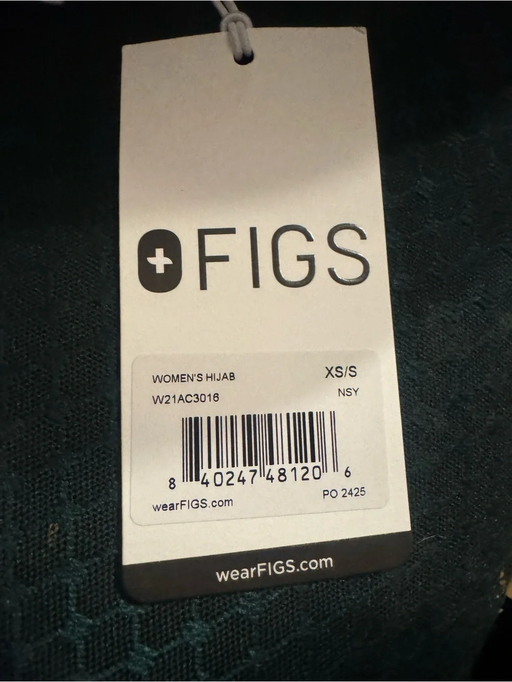 FIGS Women's Seamless Hijab in Navy - Picture 3 of 3